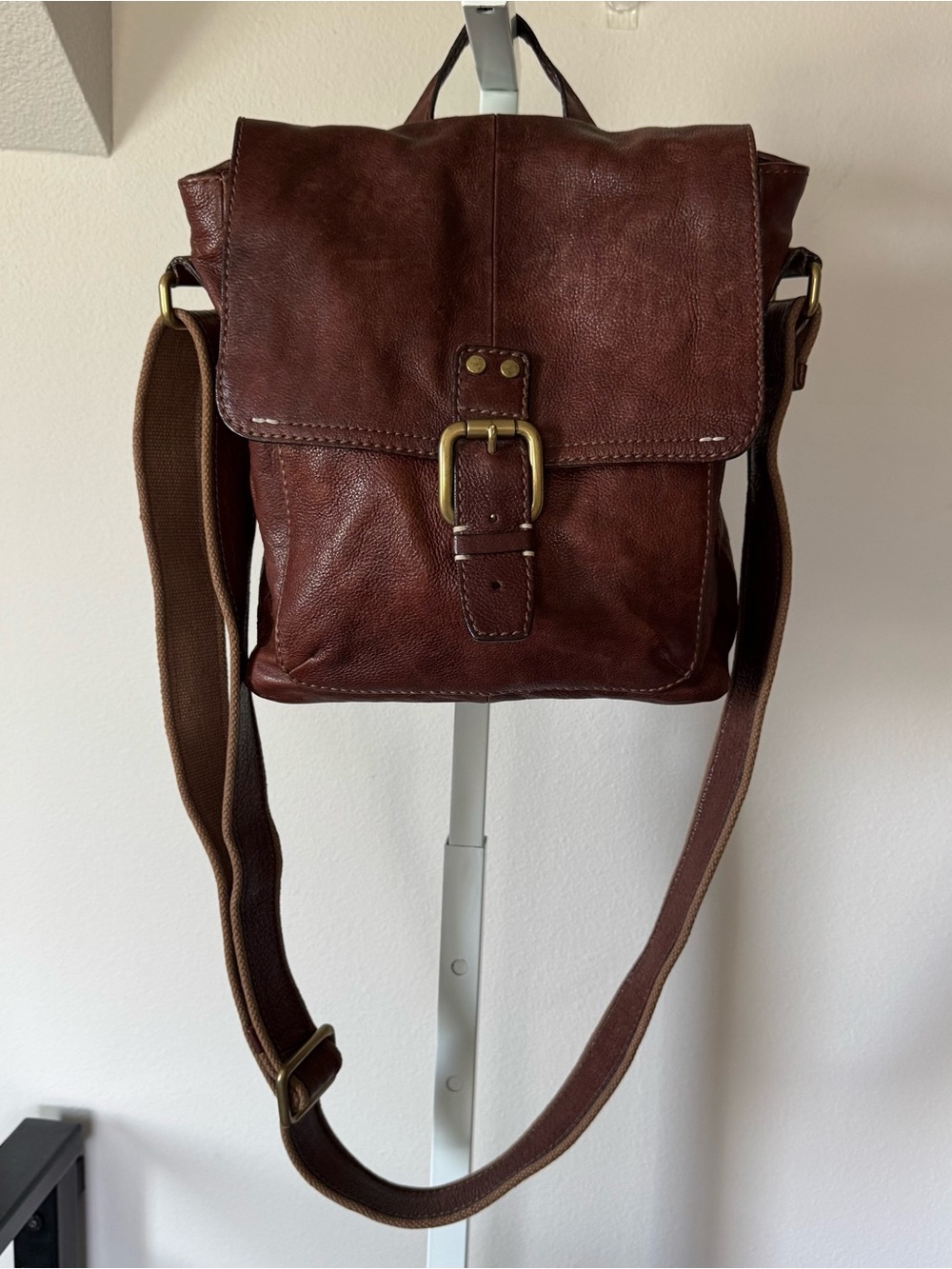 vintage Fossil brown messenger/crossbody bag